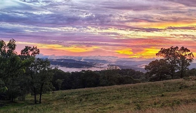 The Farm House w/spectacular views & HS Internet!