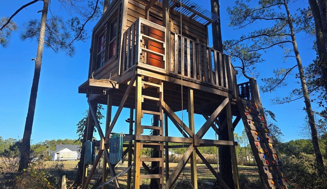 The Farm Overlook Treehouse At Blanchard Farm