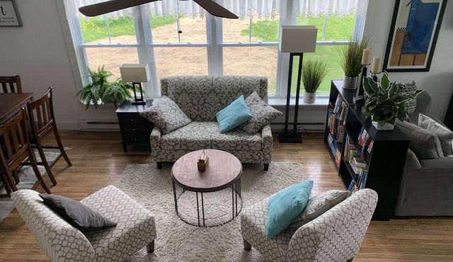 The Farmhouse - 2 ml from Colgate, king bed, family friendly, sleeps 10