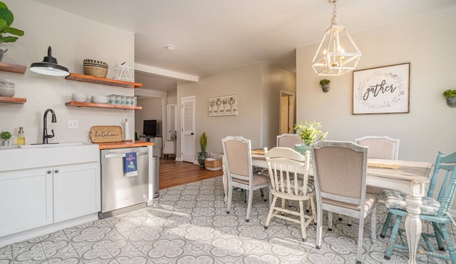 The FarmHouse 3bd/2ba B&B in MO Wine Country & Katy Trail