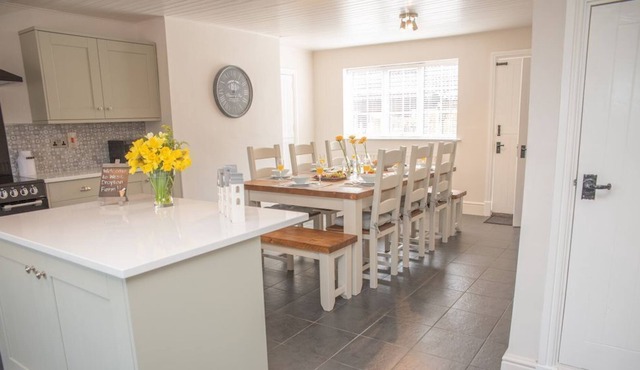 The Farmhouse - a 5 bedroom house that sleeps 16 guests