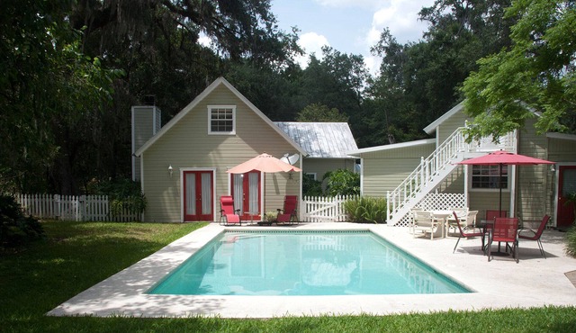 The Farmhouse at Country Retreat - a charming, idyllic, pet-friendly oasis
