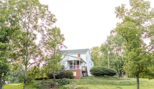 The Farmhouse at Pleasant Ridge | Hot tub