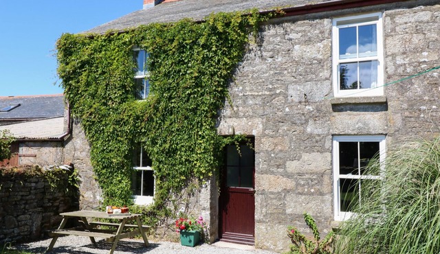 THE FARMHOUSE, family friendly, country holiday cottage in Pendeen