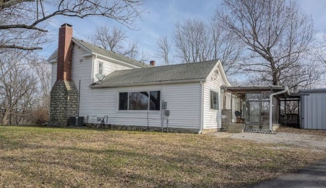 The Farmhouse in a Quiet Location Near the Metro