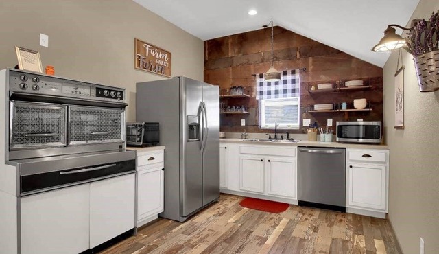 The Farmhouse Inn: 3 bed, 3.5 whole house rental