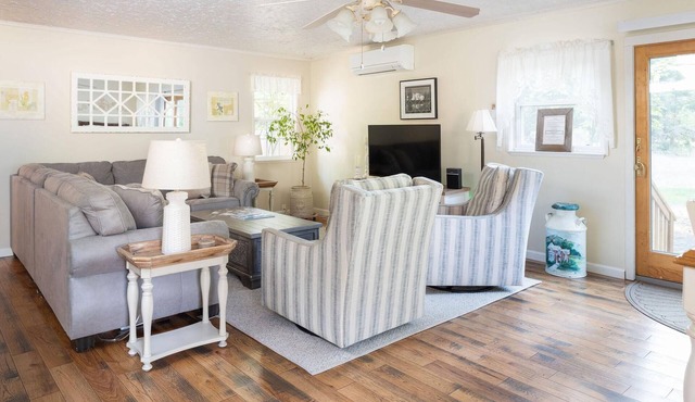 The Farmhouse on 8 acres