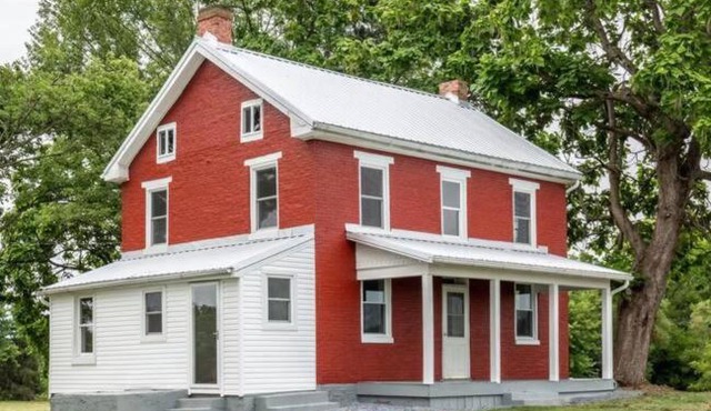 The Farmhouse on Schottie