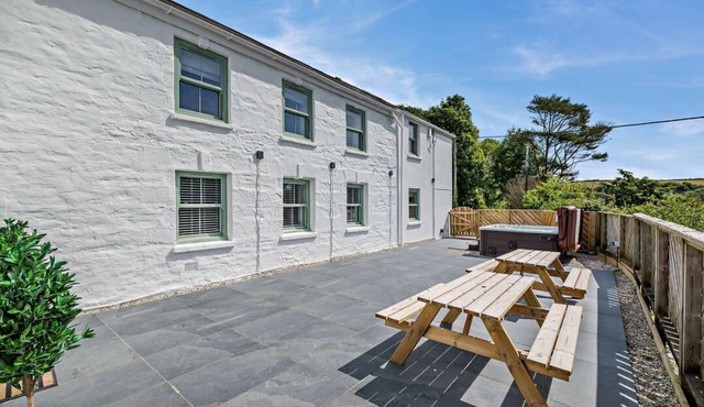 The Farmhouse (Pet), Perranporth