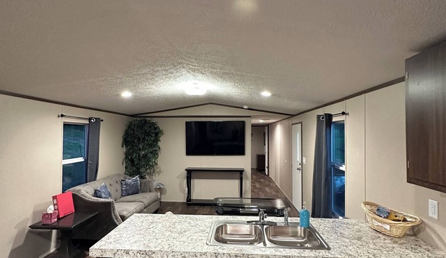 The FarmHouse Retreat - House B “NEW LISTING” Come experience life on a farm!