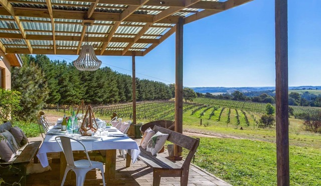 The Farmhouse — Relax in a rustic private sanctuary, pet and family friendly