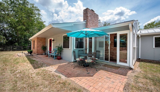 The Farmhouse Retreat with Private Pool