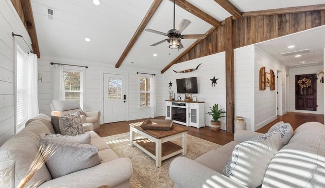 The Farmhouse with hot tub