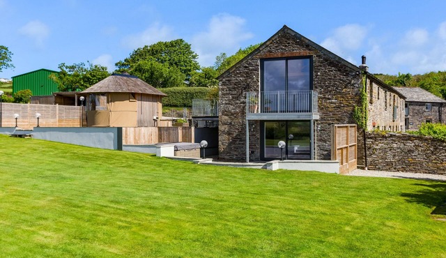 THE FARMHOUSE - WITHIN THE HELLAND BARTON FARM COLLECTION in Delabole