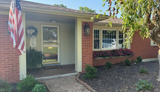 🌾 The Farmwife’s Hideaway 🌾nnSmall-town comfort with farmhouse charm.