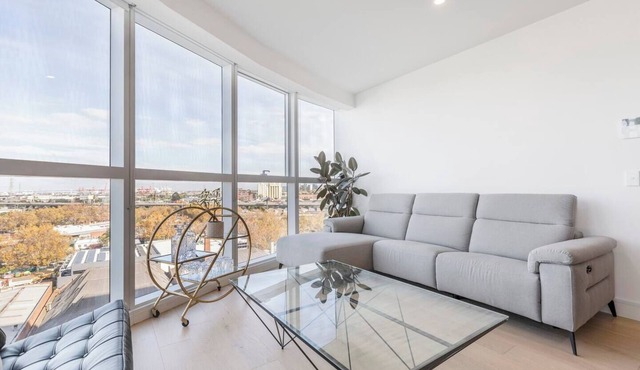 The Fawn Relish in Sub Penthouse Panorama