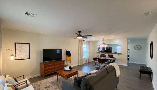 The Fay House - Modern home less than 10 minutes from UofA campus