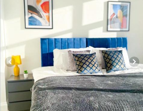 The Felix Apartments - 3 Bedrooms - FREE Parking - Close to train station