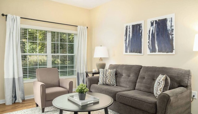 The Fenimore Flat | No Steps | Patio | King Bed!