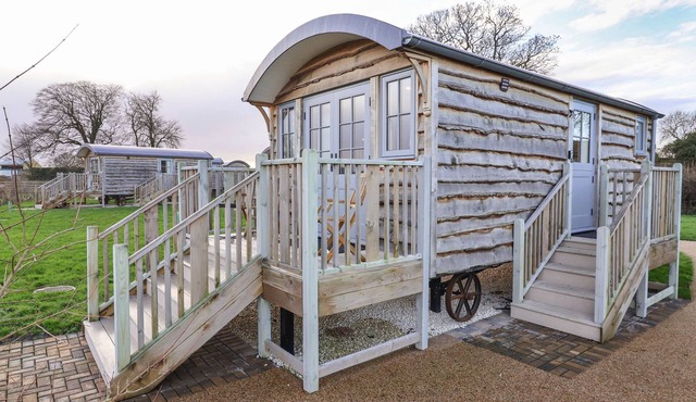 THE FENTON, character holiday cottage, with a garden in Tadcaster