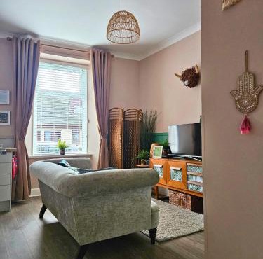 The Ferns - Modern Apartment With Parking & Shared Garden