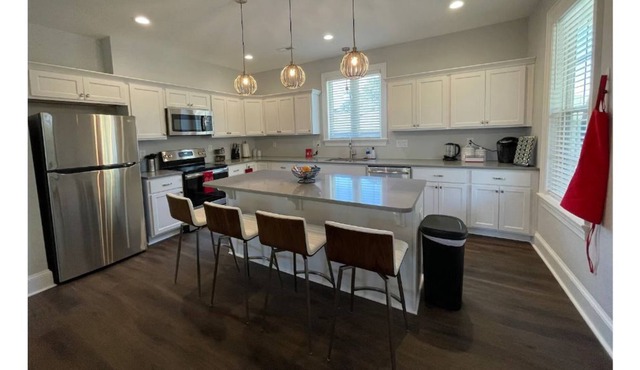 The Fez-Bright Private New Home near ECU/Vidant