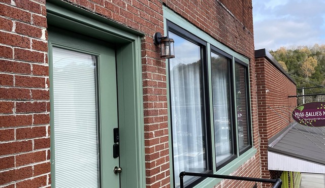 The Fig Flat, a Stylish Studio Apartment with Empire King Bed in Gainesboro, TN