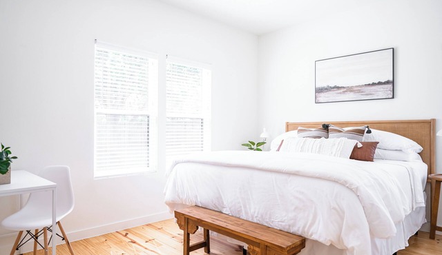 The Fig Tree Cottage in Brenhamn20 min to Roundtopn5 min to Blinn and TownCenter