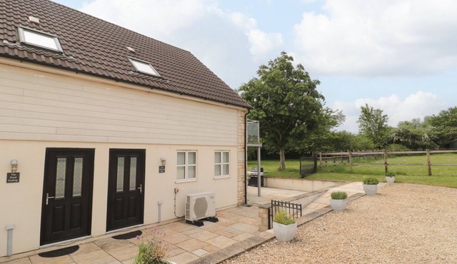THE FINAL FURLONG, pet friendly, with a garden in Bruton