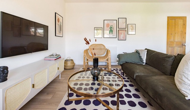 The Finchley Bolthole - Delightful 2BDR Flat