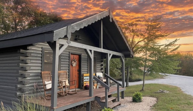 The Fire Fly Cabin With Private Hot tub!