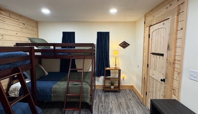 The Fireball is a charming 2-bedroom bungalow in Northfork with WiFi, AC