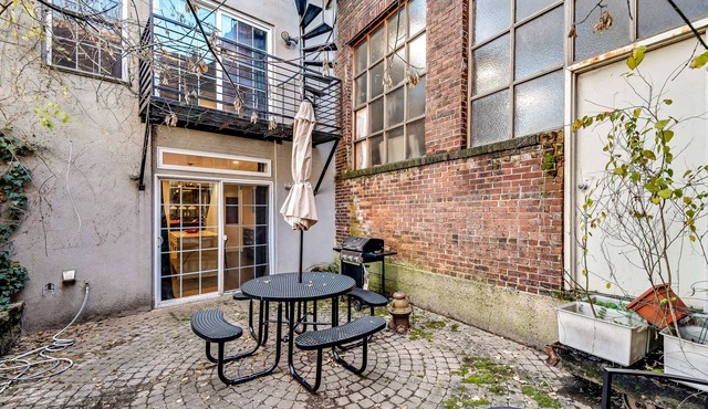 The Firehouse: Unique & Cozy 5B/4Bth +Free Parking