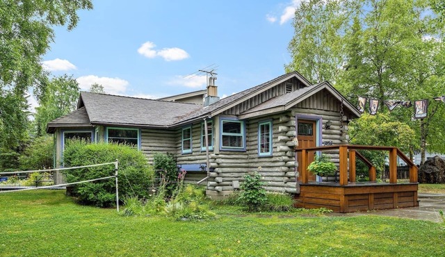 The Fireweed House - Historic Custom Mural Home