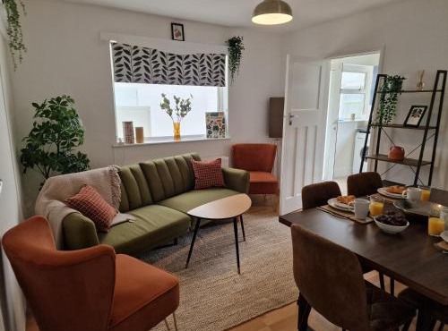 The Firs - 3 Bed Bungalow with parking