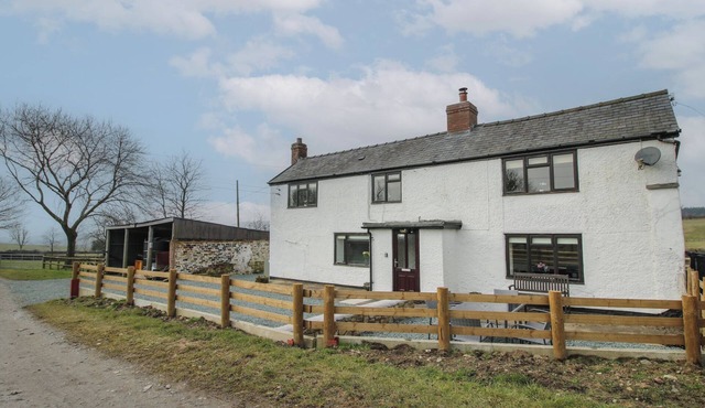 THE FIRS, family friendly, character holiday cottage in Pontesbury