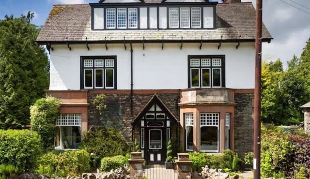 The Firs - Centre of Bowness, parking for 5+ cars