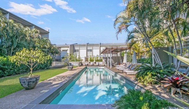 The Fish Bowl Vibrant Riverside Escape with Pool