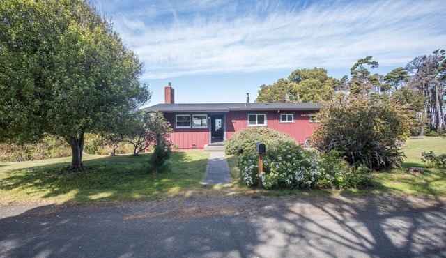 The Fish House - Midcentury Modern - Walk to Beach