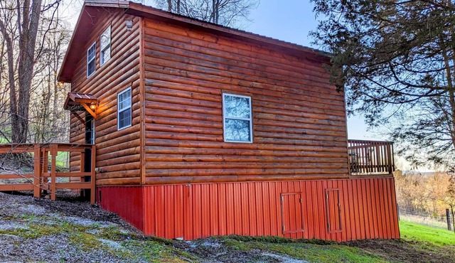 "The FishCamp" a Cabin w/a Hot-Tub near Fall Creek Falls!, The FishCamp Cabin w/Loft Hot-tub and Vie.