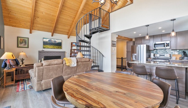 The Fishermen’s Place: Mountain Views + Dog Friendly