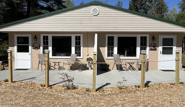 The Fishing Hole is a charming studio near lovely Castle Rock Lake in Necedah.