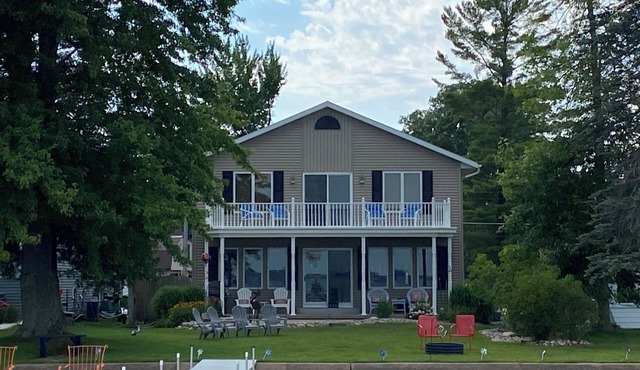 “The Fishing Shack” a Shawano Lake Retreat!