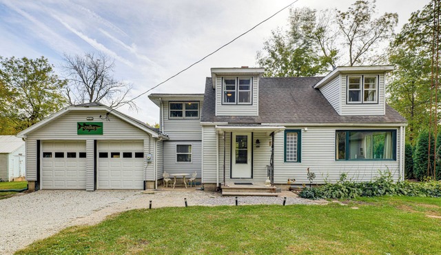 'The Fishtales Riverhouse' Iroquois River Stay!