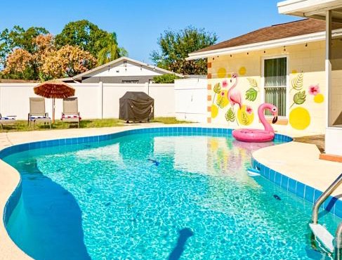 The Flamingo*4bed*pool*jacuzzi*foosball