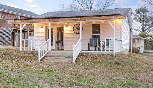 The Flat on Gratton | Lit Covered Outdoor Patio (979 Gratton Road)