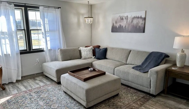 The Flat on Olde Scotland - Two bedroom, one bath flat with full kitchen