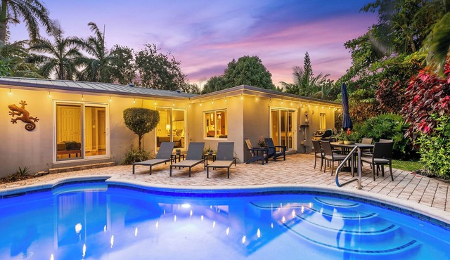 The Flirty Flamingo – Charming Tropical Retreat with a Private Heated Pool!