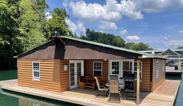The Floating Log - Log Cabin inspired Floating Home