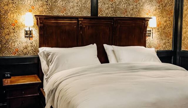 The Florence King Suite - Bootleggers Lodge on Lake Nokomis